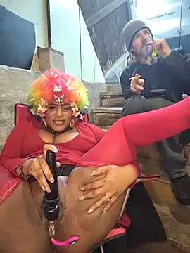 Pokazy przed kamerką – AmazonianMistress