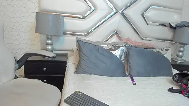 Chat +18 de KattyLilli ao vivo