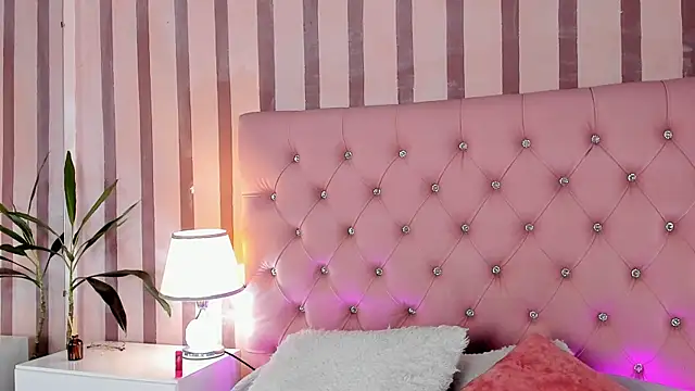 Chatroom XXX en direct de Mia-Stones