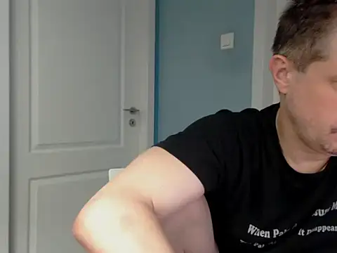 Chat XXX en directo de MisterFaithRO