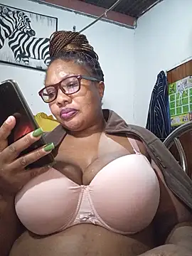 YELLOW_BONE's Live XXX Chat