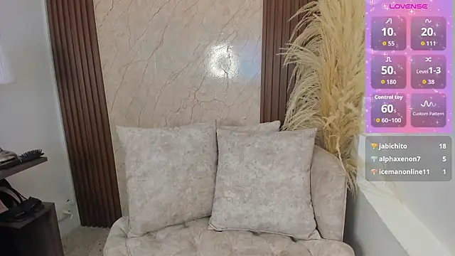 Atiena_ élő XXX-chatje
