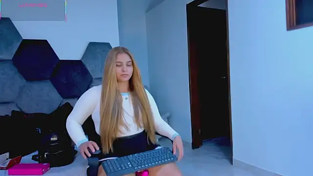 MikaelaStone's Live XXX Chat