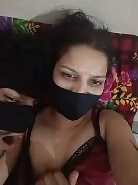 Chat XXX en directo de kiran-baby