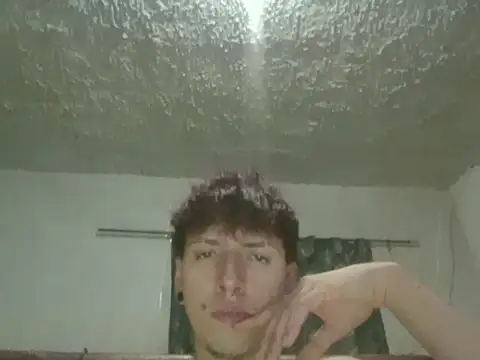 Noah_arker Show in webcam