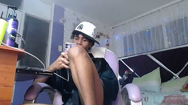 Santy_bigcock_01 webcam show