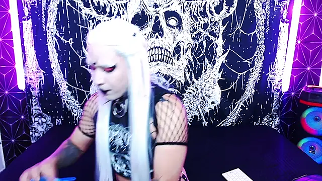 Pokazy przed kamerką – naomi_satan