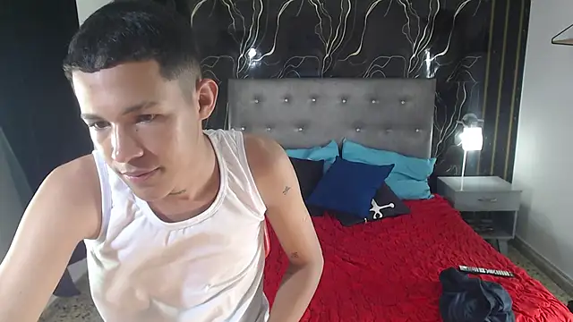 Show modela PhillipCox na web-kameri