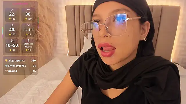 naishaa_'s Live Chat Room