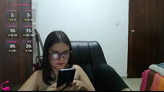 MadieeLorez Adlı Modelin Canlı XXX Sohbeti
