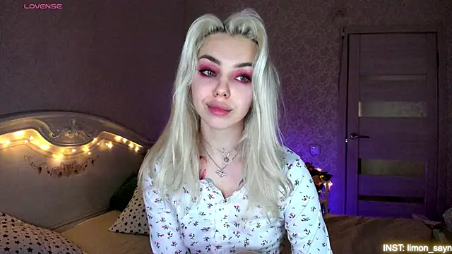 Živý XXX chat LillyMoure_