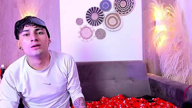 Kenji_n_Rousse's Live XXX Chat