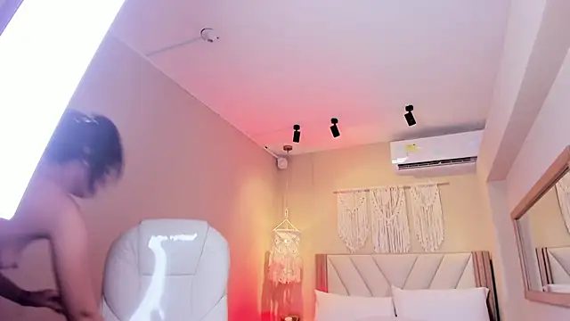 NahimiThompson's Live XXX Chat