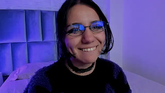 HollyPeach's Live XXX Chat