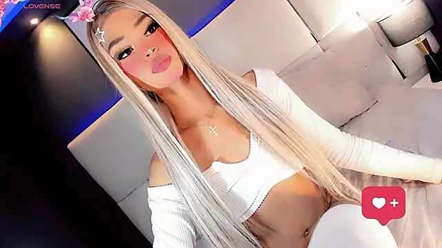 Kornylovee লাইভ XXX চ্যাট