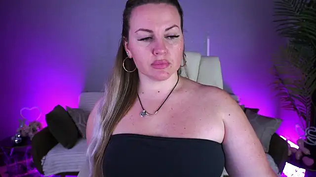 KiraCandyS – Live XXX-chat