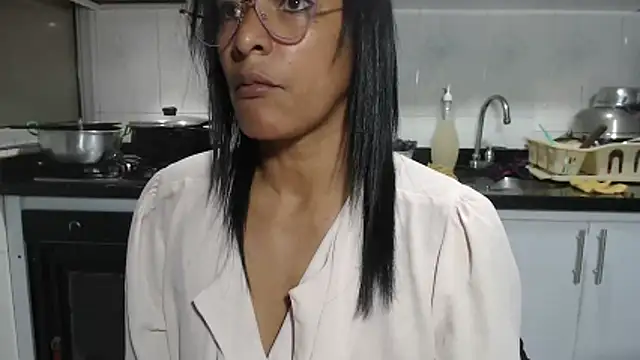 kateleyagrey Chat XXX in diretta