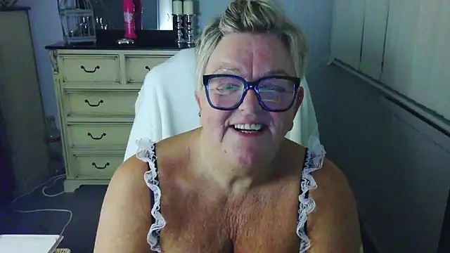 BridgetBlueEyes' Live XXX Chat