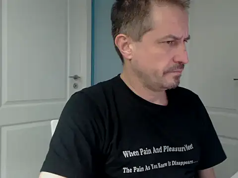 Онлайн чат XXX MisterFaithRO