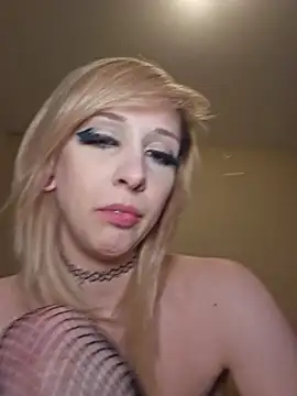 AmethystFoxx: διαδικτυακό σόου στην κάμερα