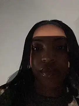 Queenkimi777 – Naživo XXX chat