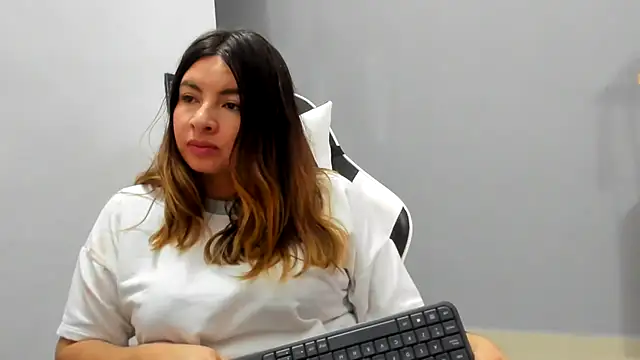 Živý XXX chat __Emma__11__Lecat_