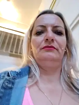 LadyTouch live XXX chat