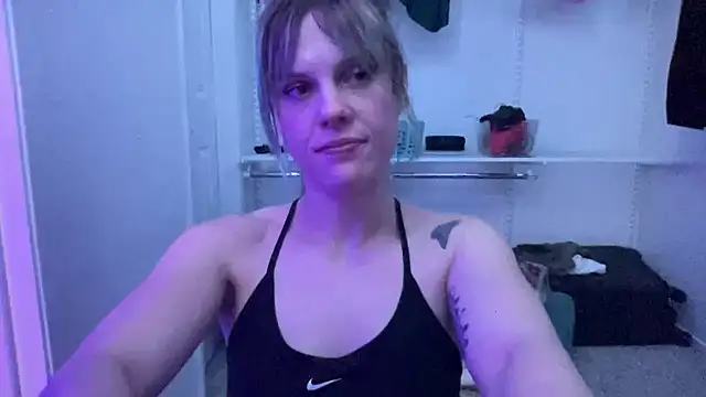 flower_cunt Adlı Modelin Canlı XXX Sohbeti
