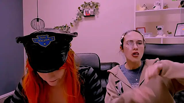 mona_cloud élő XXX-chatje