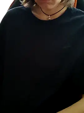 Aashikalaa Adlı Modelin Canlı XXX Sohbeti