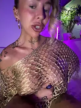 CheekyChels Show in webcam