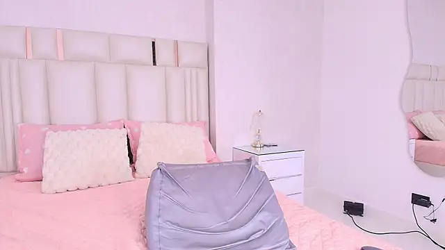 alanarose18's Live XXX Chat