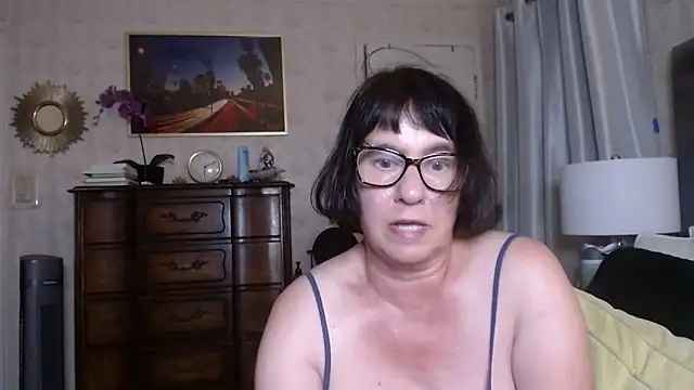 BigbustedBrenda's Live XXX Chat