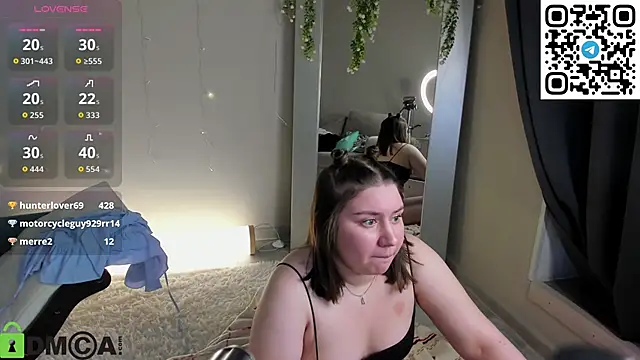 Maya_Raay live XXX chat