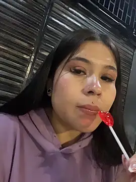 LunnaMoretti Chat XXX live
