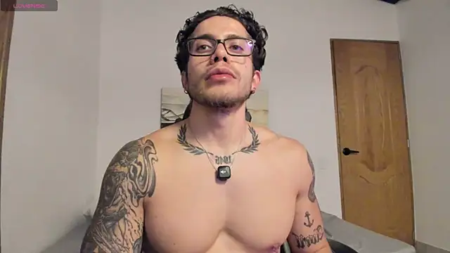 LucianSinclair লাইভ XXX চ্যাট