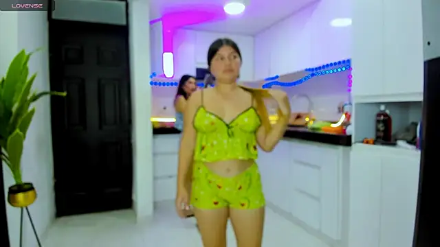 royalgirls_x লাইভ XXX চ্যাট