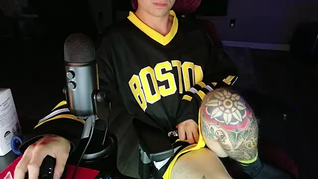 TylerNextDoorn Webbikameraesitys