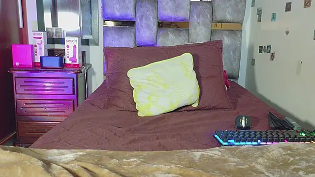 XXX chat uživo modela DannyPhantom555