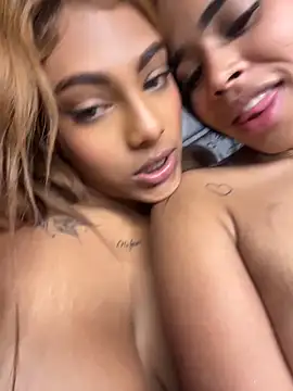 Show modela EmmaExoticaXXX na web-kameri
