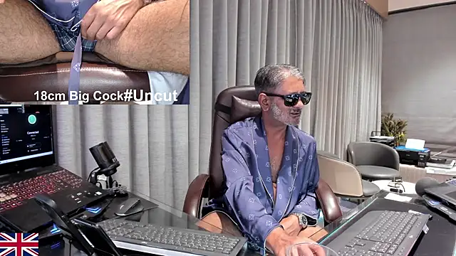 OnlineBossUK's Live XXX Chat