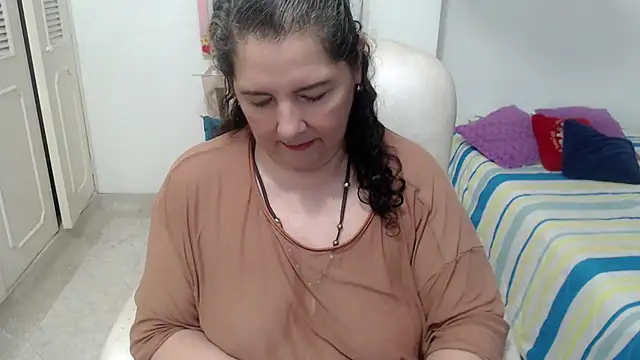 leonela_69 Live XXX Chat