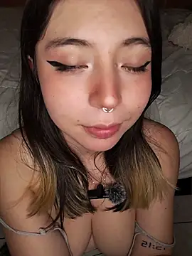 Petite_CherryX Pertunjukan Webcam
