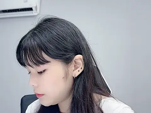 Mia8888 网络视讯表演