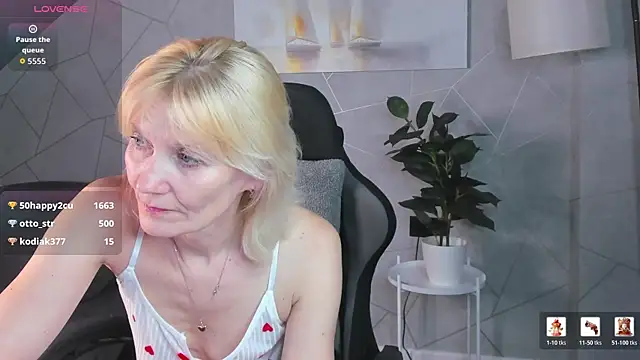 XXX chat uživo modela Julie_Lucas
