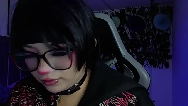 Kitty_Gang Live XXX-Chat