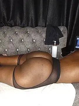 Curvy_ebony18 live XXX chat
