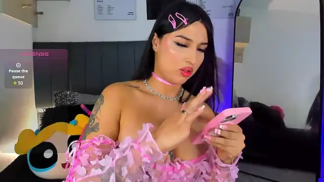 hollyprincess_2 Show in webcam