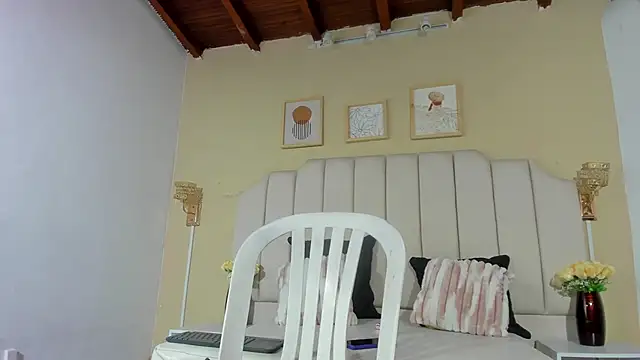 Sara_Hanks Adlı Modelin Canlı XXX Sohbeti