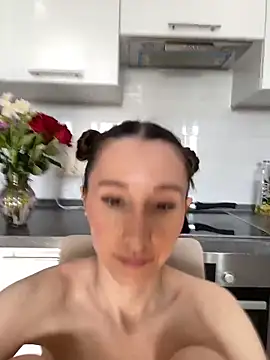 cutte_dora Adlı Modelin Canlı XXX Sohbeti
